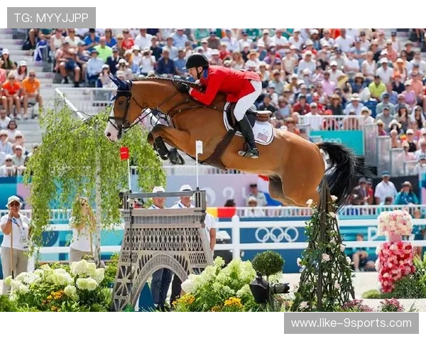 法国马术队在巴黎奥运会三项赛团体决赛中获得银牌，展现出色表现。